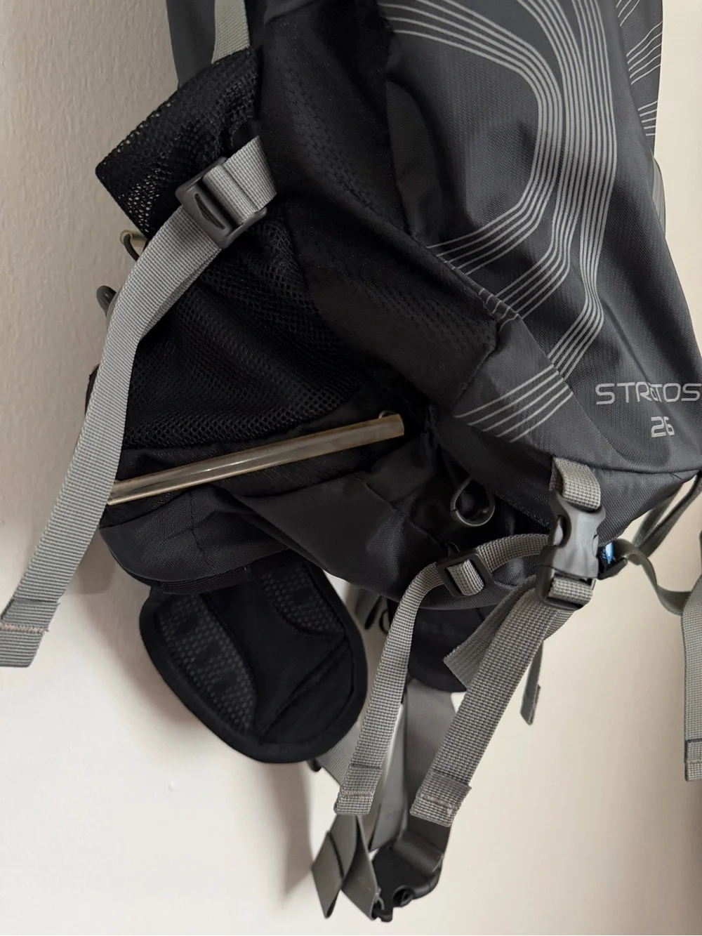 Osprey Stratos 26 Hiking Backpack Anthracite Black Hip Belt Padded Back Pannel